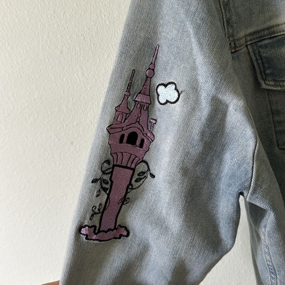 Rapunzel Denim Jacket Tangled Disney Parks Size 1X - missing rainbow pin! New! - Picture 10 of 15
